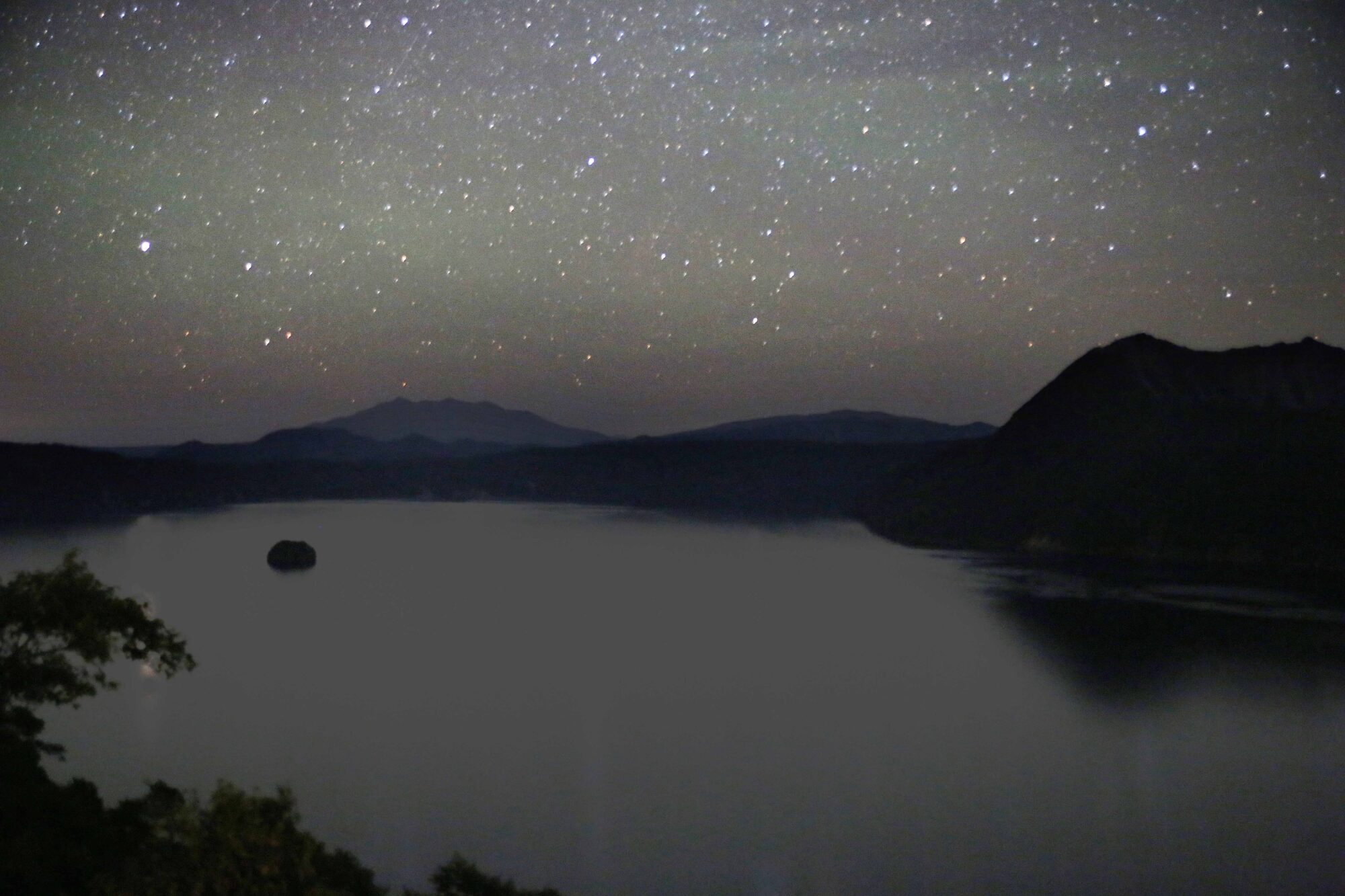 摩周湖カムイテラスから見られる満点の星空の写真